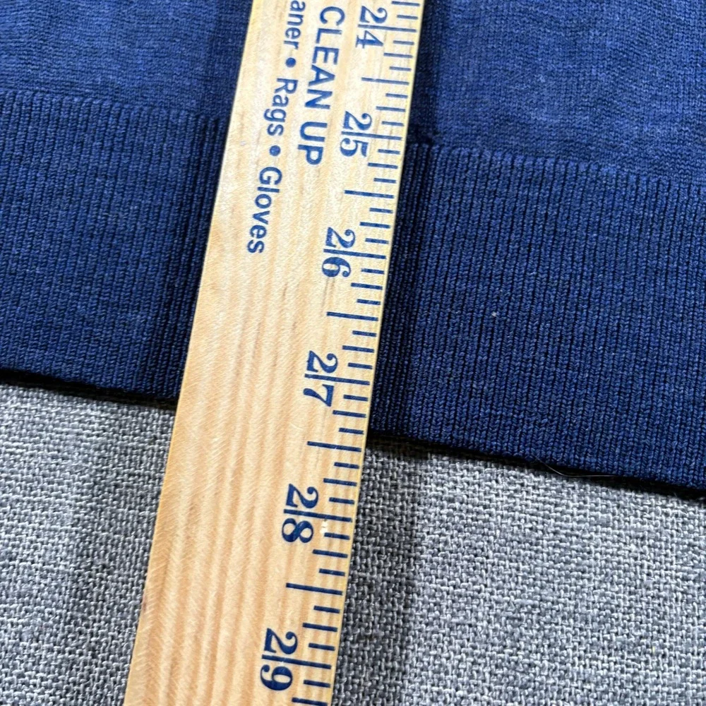 Uniqlo V-Neck Sweater Mens M Blue 100% Pure New Wool Lightweight Knit 341-173211